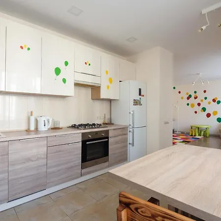 Colored Balloons - 3 Bedrooms, 3 Bathrooms, Equipped Large Apartments Lviv Exterior photo