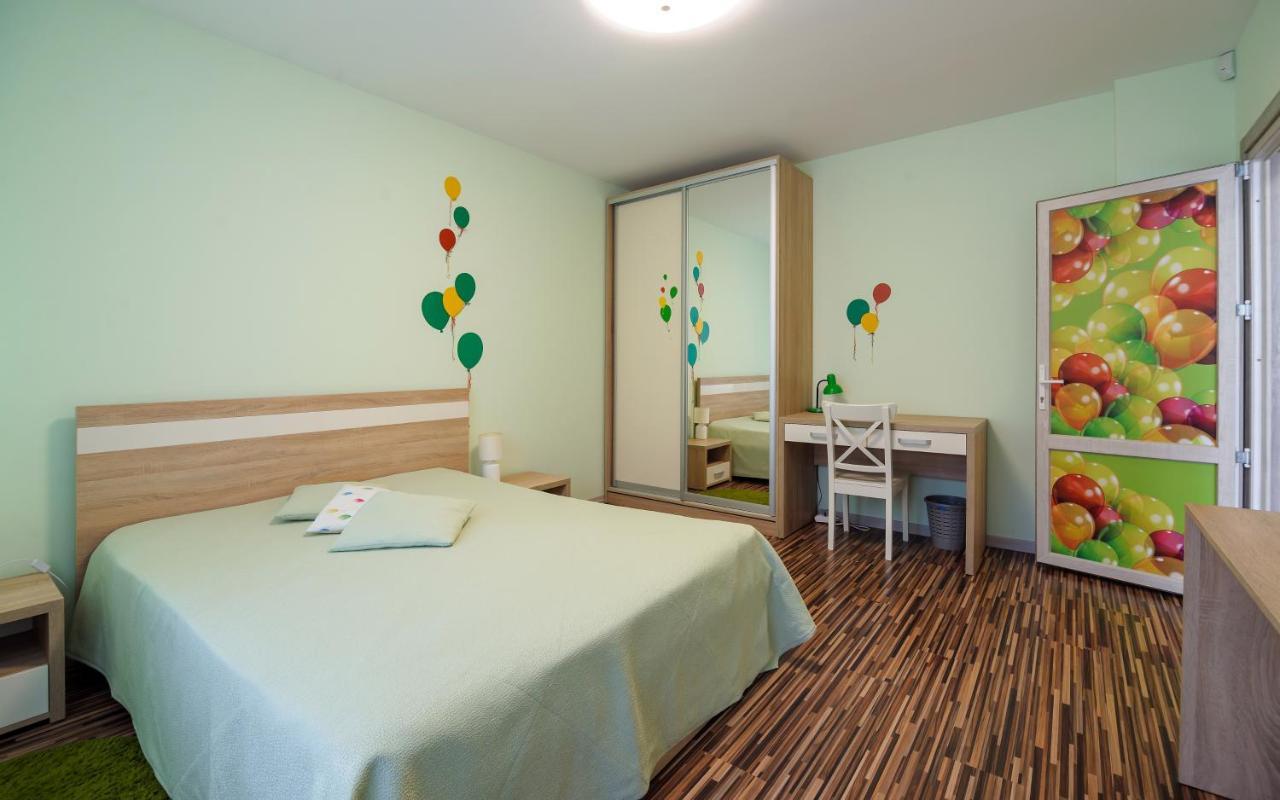 Colored Balloons - 3 Bedrooms, 3 Bathrooms, Equipped Large Apartament Lwów